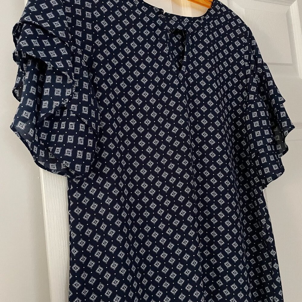 Navy/White blouse w/short ruffle sleeve